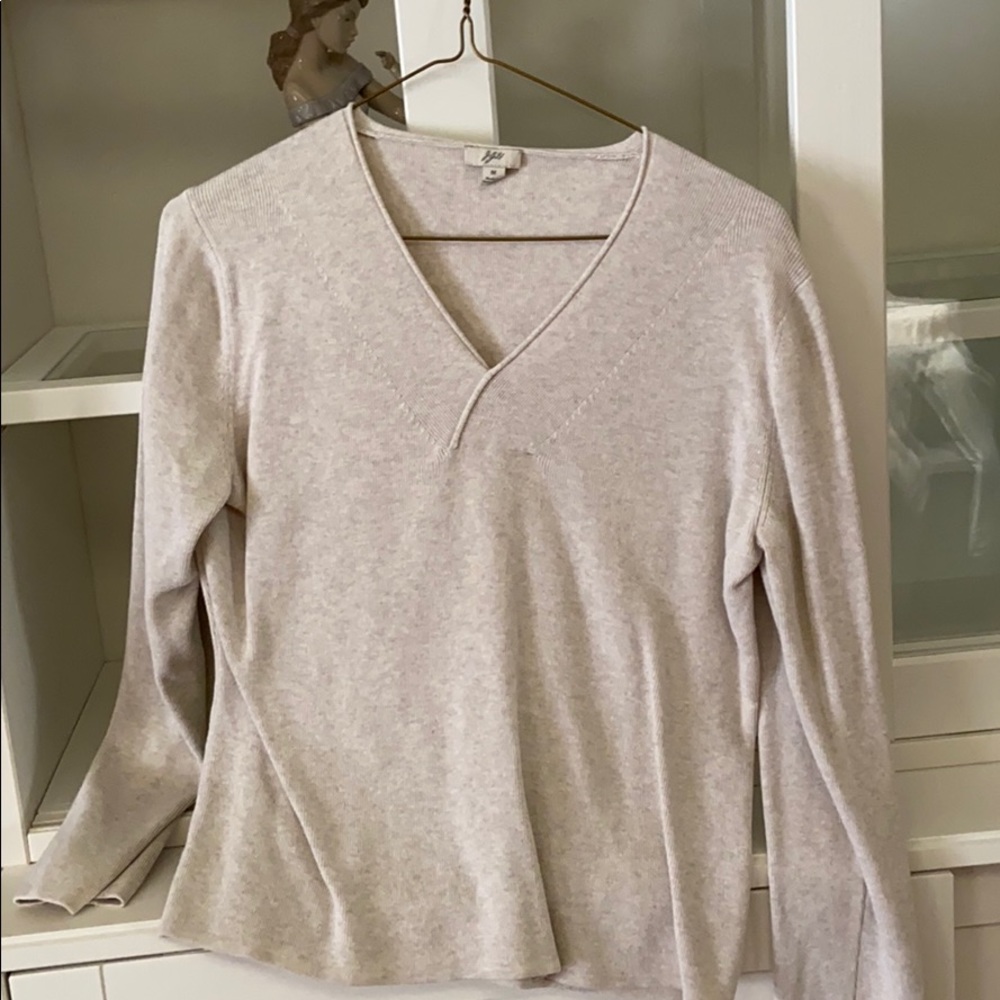 V neck sweater